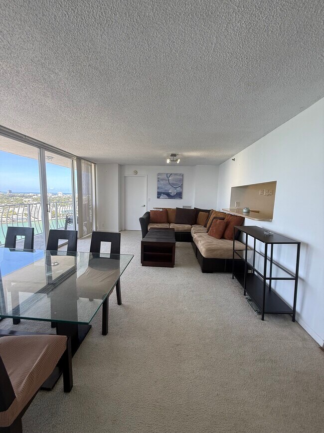 Foto del edificio - 7601 E Treasure Dr