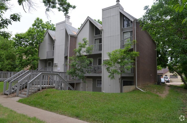 Photo - 2019 Grove St Apartments