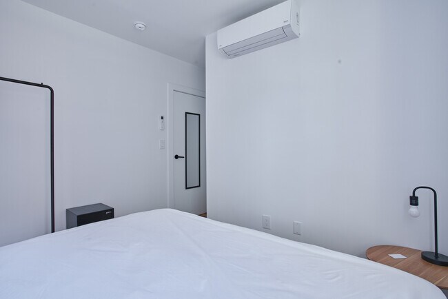 Building Photo - 340 Clifton Pl