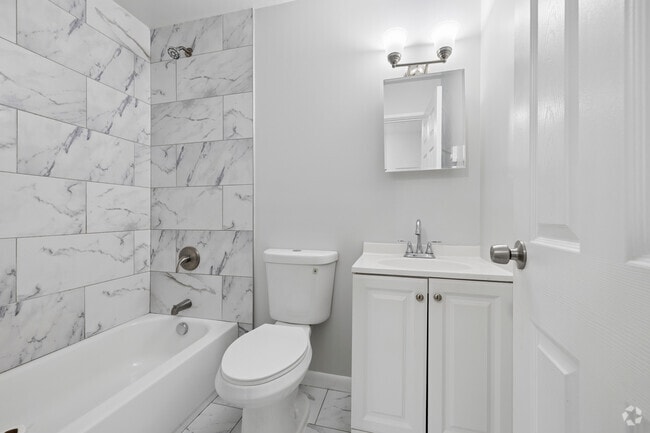 1BR, 1BA - 714SF - Bathroom - Blackrock Homes Apartments
