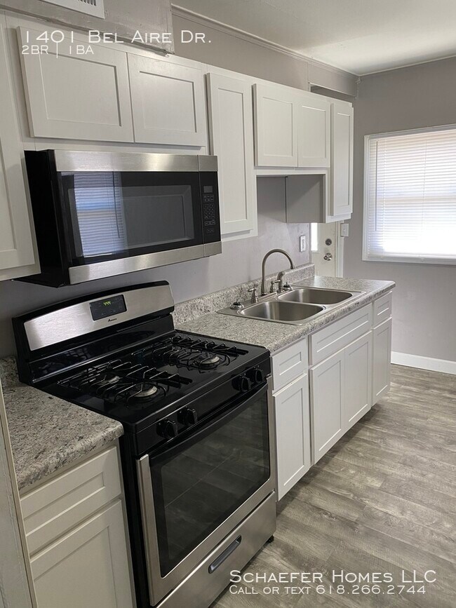 Building Photo - Newly Updated 2 Bedroom House