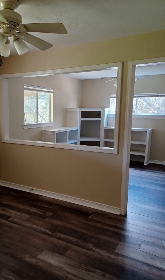 Building Photo - 1117 Canyon Trce