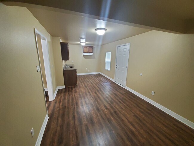 Foto del edificio - 4247 Rightway Ave