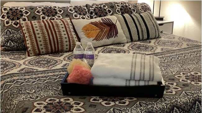 CAMA KING CON COLCHÓN PERSONALIZADO, SUITE PRINCIPAL - 50318 US Highway 93