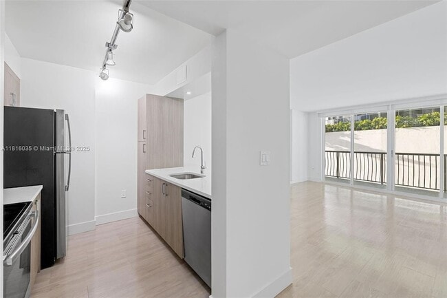 Building Photo - 1756 N Bayshore Dr