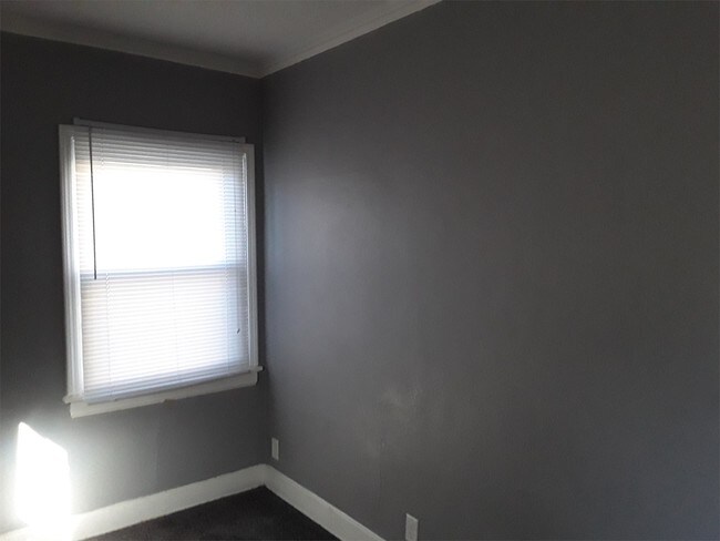 Foto del edificio - 3312 E Manhattan Blvd