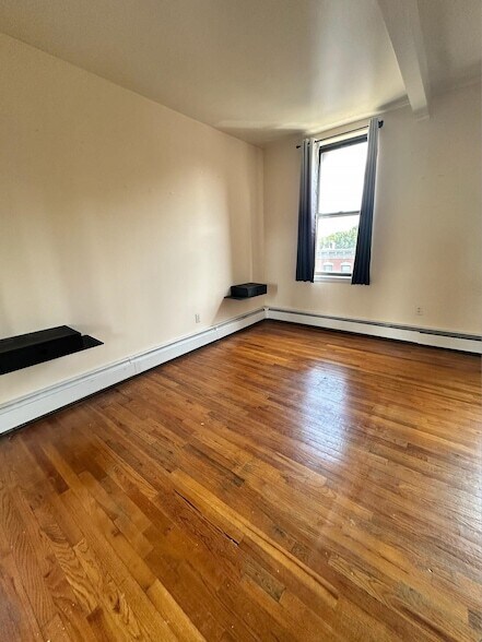 Foto del edificio - 557 Bramhall Ave