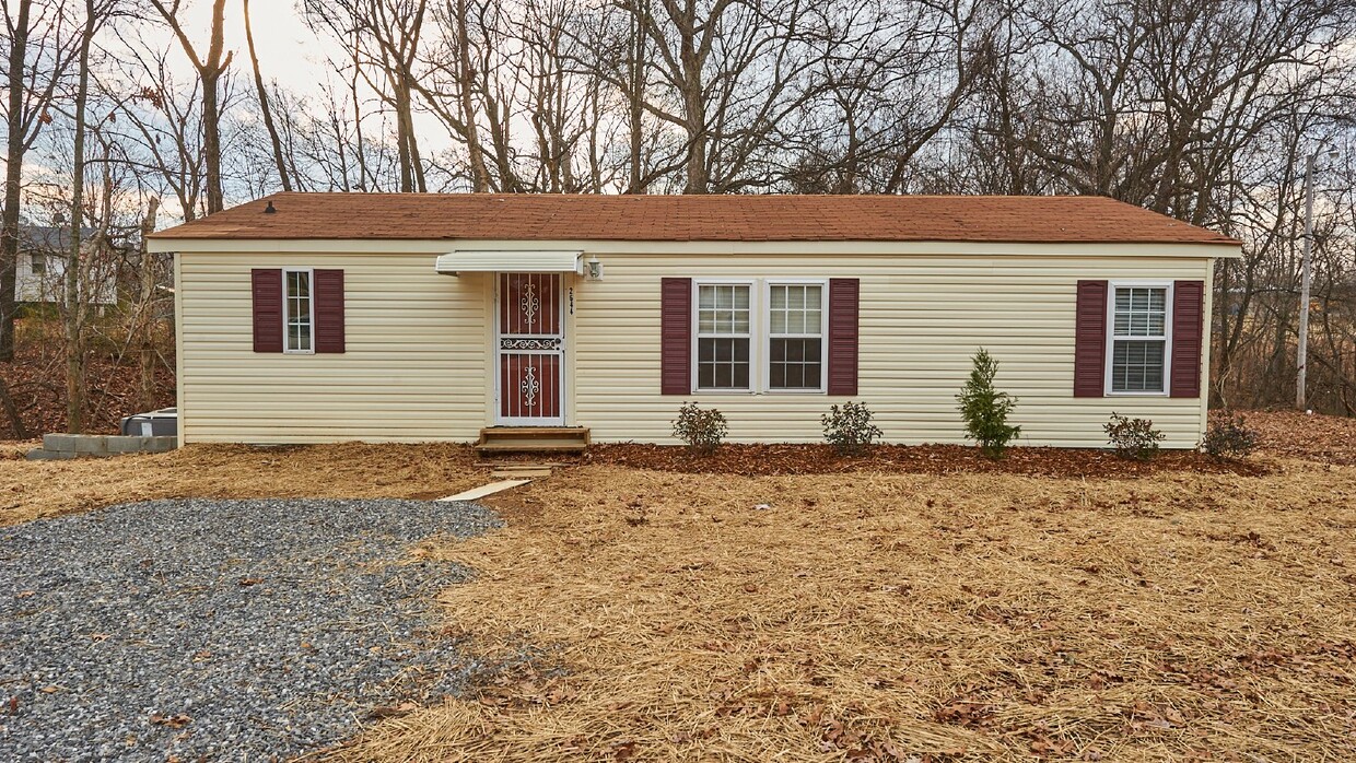 Foto principal - Coming Soon: 3BR, 2BA house in Greenbrier ...