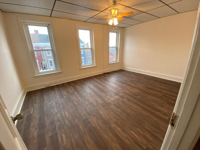 Building Photo - 219 Poplar St