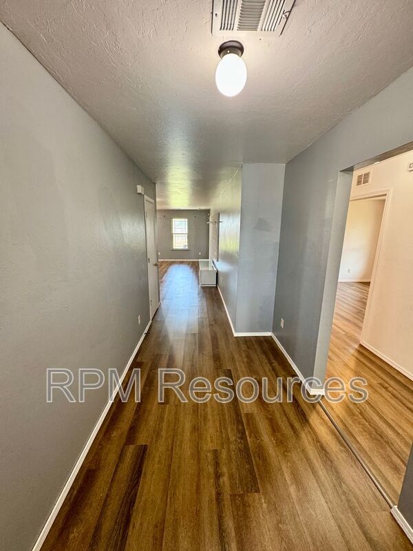Building Photo - 7404 Park Meadow Dr