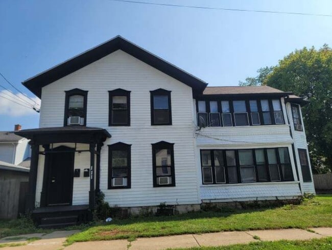 Building Photo - 111 Blackhawk St