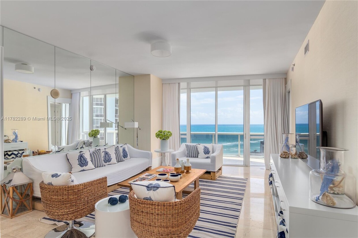 Primary Photo - 16001 Collins Ave