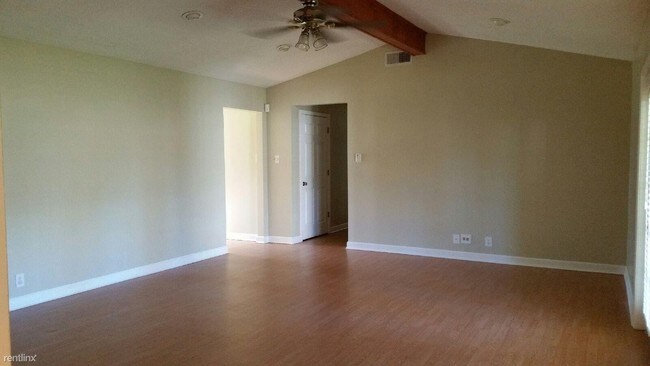 Foto del edificio - 1522 W Sale Rd