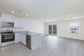 Building Photo - 6061 Amaryllis Fls St