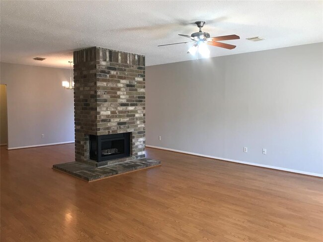 Building Photo - 17010 Highworth Dr