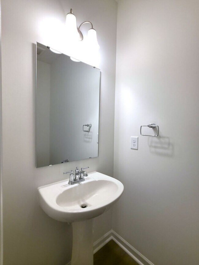 Building Photo - Brand-New 3BR/2.5BA Townhome in Prime Char...
