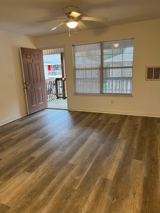 Foto del edificio - 2811 Bradford Pl NW