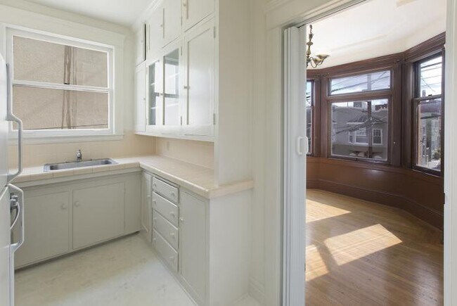 Building Photo - 2 bedroom in San Francisco CA 94133