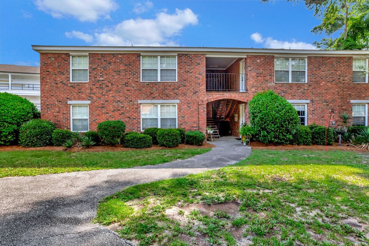Primary Photo - Renovated 2BR Condo in the Heart of Mount ...