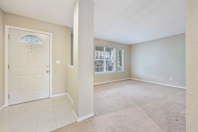 Foto del edificio - Large 4 bedroom home in Olympia School Dis...