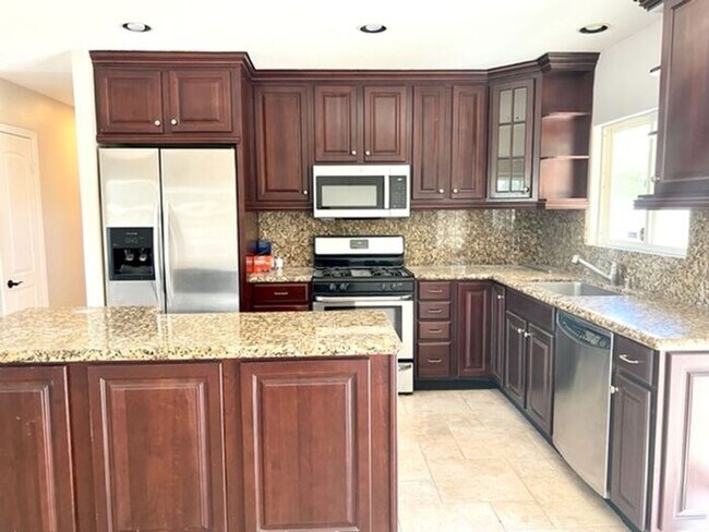 Building Photo - NOW AVAILABLE!! Lovely 4 Bedroom Home In P...