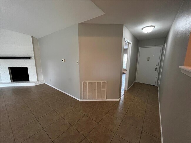 Building Photo - 701 Lasso Dr