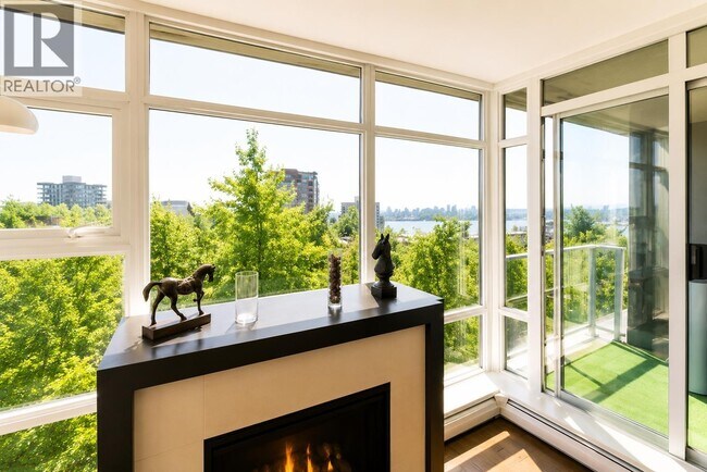 Photo du bâtiment - 158 13th St W