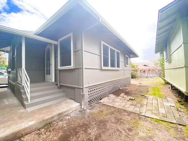 Building Photo - Charming Cottage in McCully - 2 bedroom / ...
