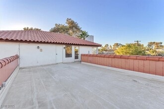 Building Photo - 2868 Vista Del Sol Ave