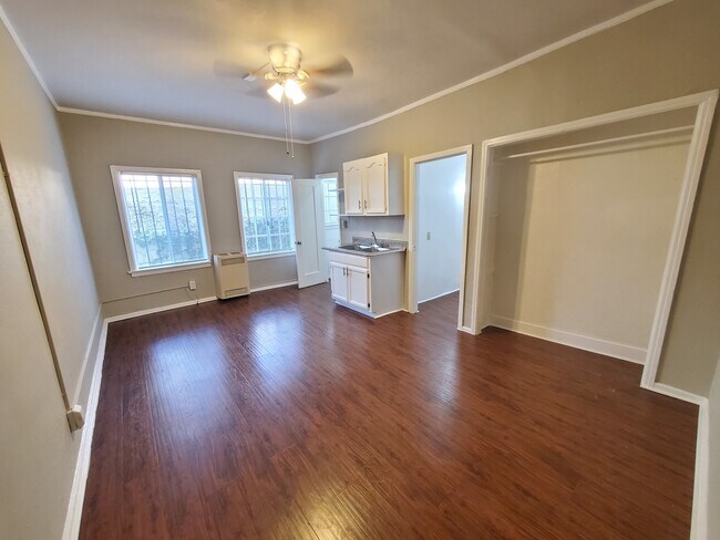 Building Photo - 440 N Coronado St