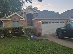 Building Photo - 3721 Oak St