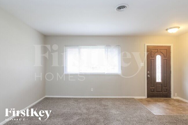 Foto del edificio - 221 Grovewood Dr