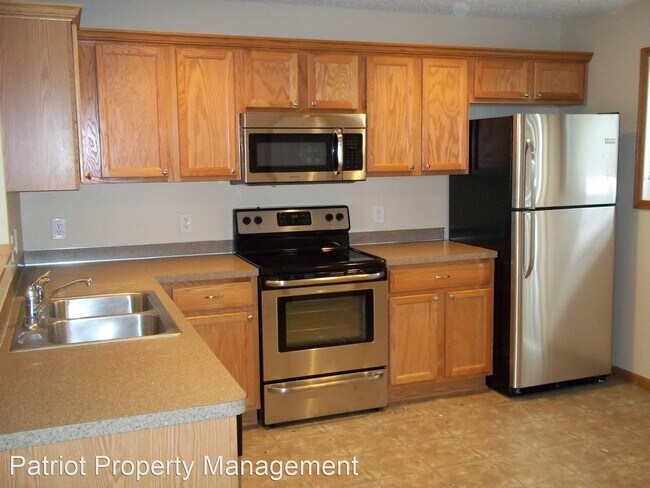 Building Photo - 2 br, 1.5 bath House - 4960 Emmit Drive Un...
