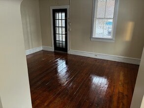 Building Photo - 52 Summit St