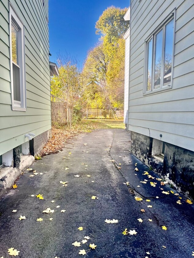 Primary Photo - 605-07 Winton Street