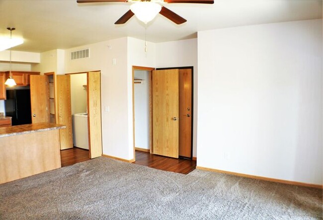 Building Photo - $1,125 | 2 Bedroom, 2 Bathroom Condo | No ...