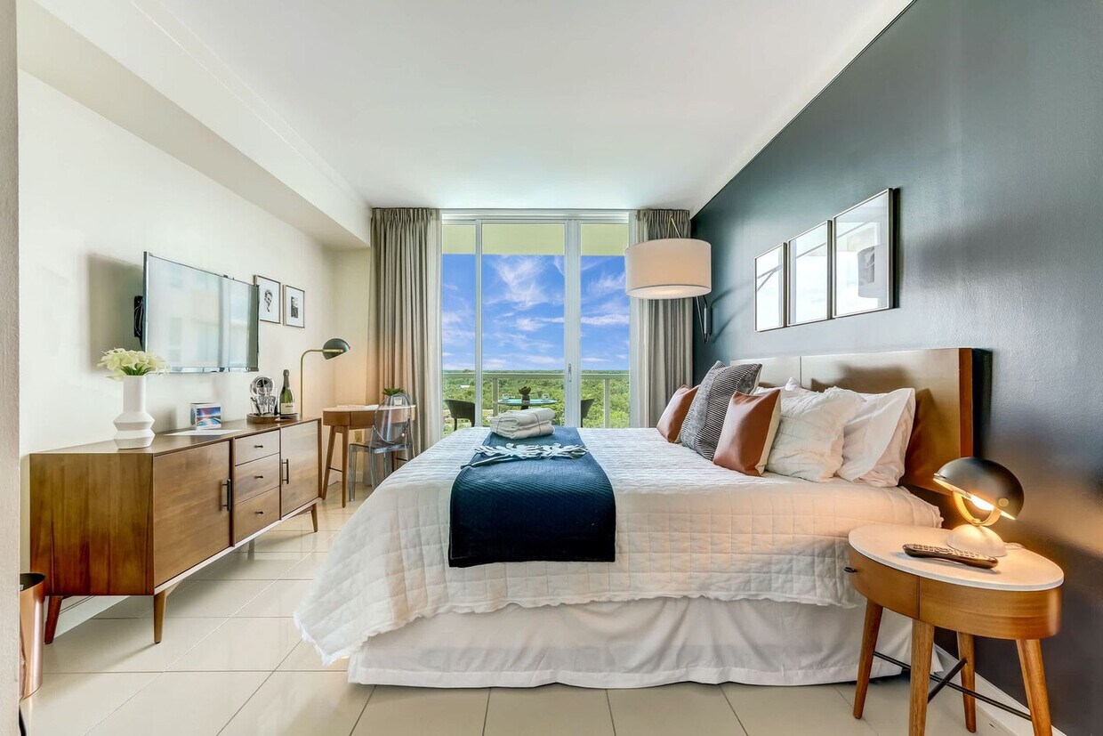 Foto principal - 2889 McFarlane Rd