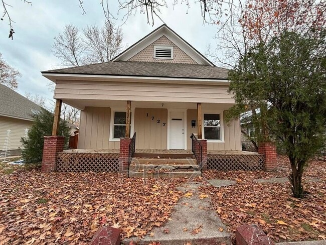 Building Photo - 1727 S Empire Ave