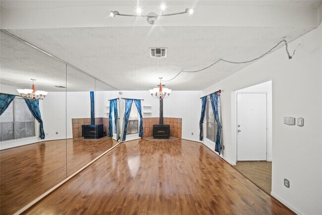 Foto del edificio - 1998 Augusta Dr