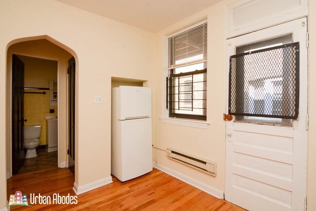 Building Photo - 4415 N Wolcott Ave