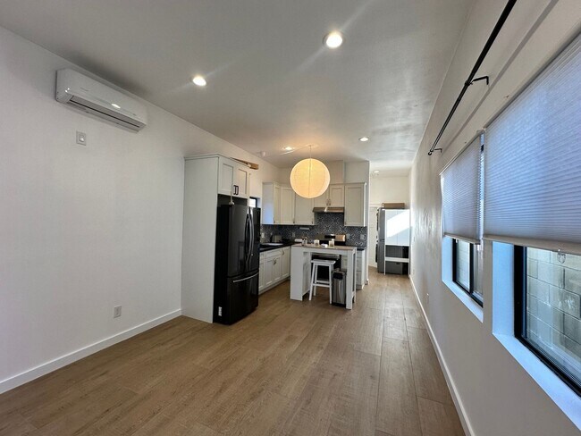 Building Photo - BRAND NEW UPDATED 1 Bedroom 1 Bath Detache...