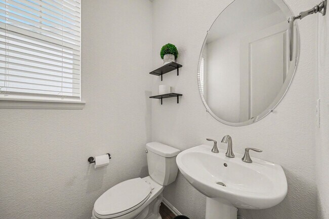 Foto del edificio - Beautiful spacious four bedroom house!