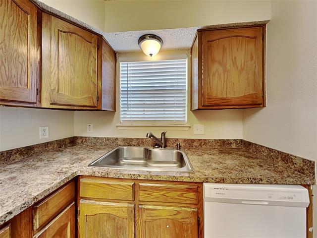 Building Photo - 932 Southmoor Dr