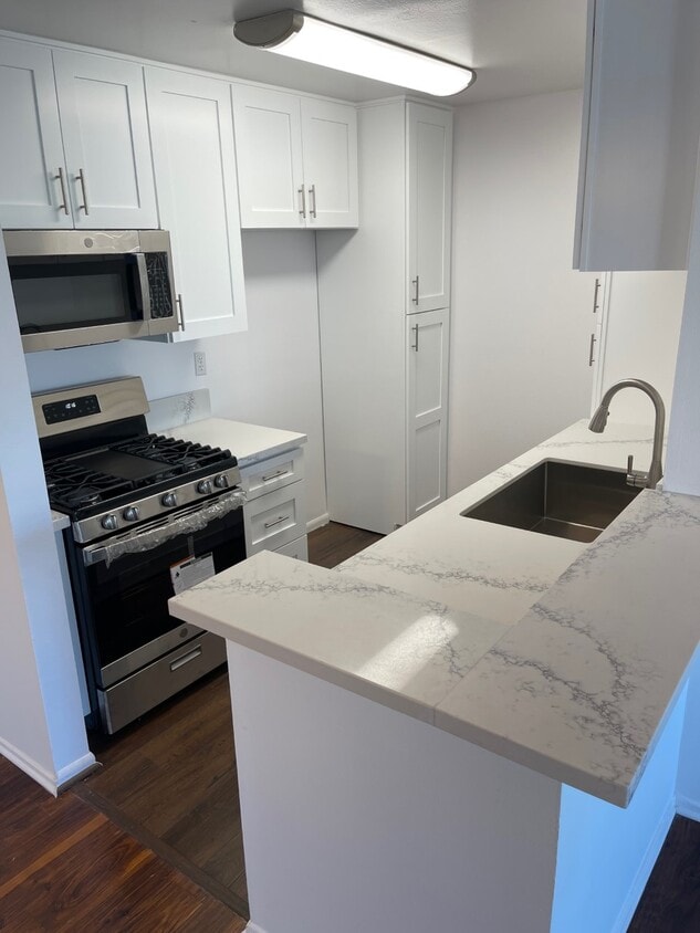 Primary Photo - 20134 Leadwell St