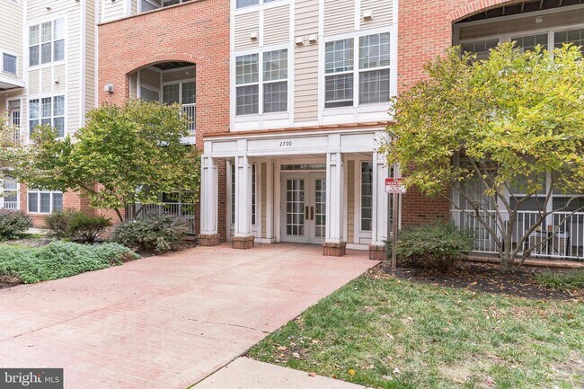 Foto del edificio - 2700 Bellforest Ct