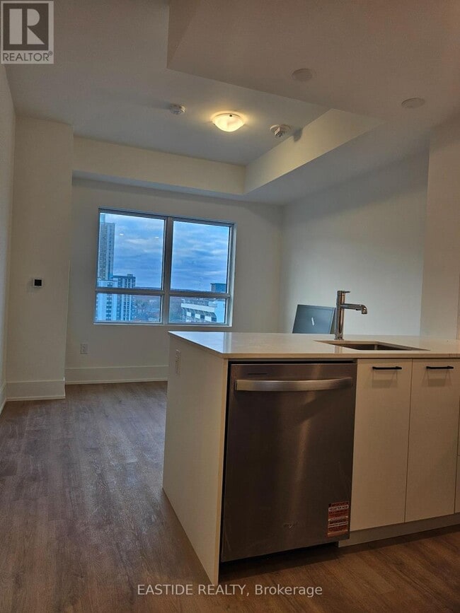 Building Photo - 206 King St W