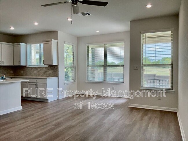 Foto del edificio - 2208 Cornfield Dr