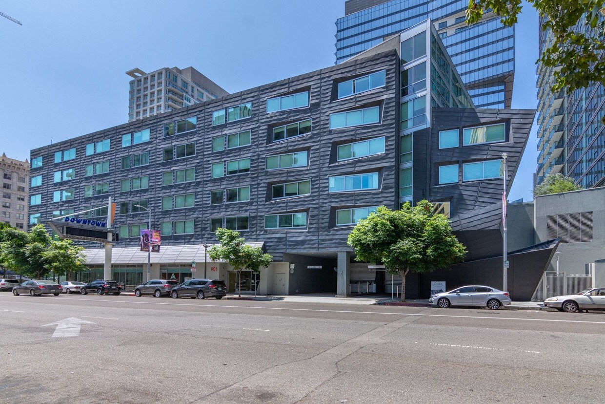 Foto principal - 901 S Flower St