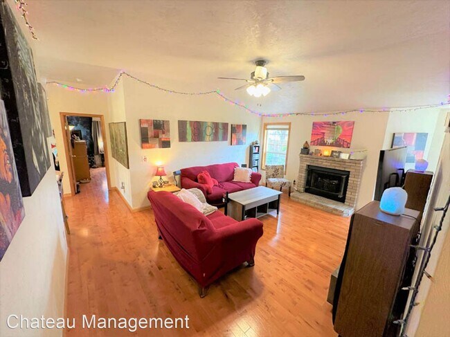 Building Photo - 3 br, 2 bath House - 1008 NE Diane Pl.