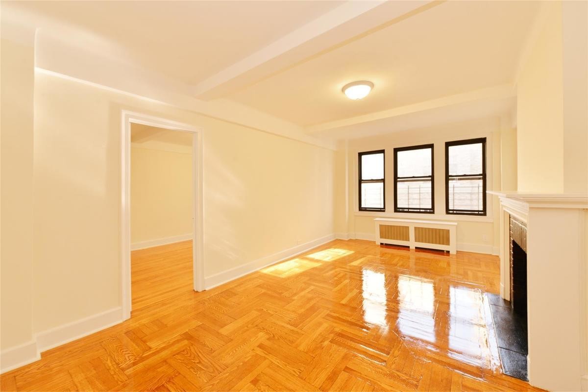 Foto principal - 195 E 75th St